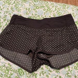 Black & White Polka Dot Lululemon Speed Up Short - size 4